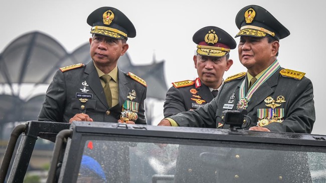 Momen Presiden Jokowi Beri Kenaikan Pangkat Bintang 4 untuk Prabowo